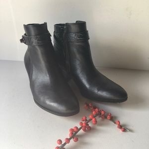 Coach black leather ankle boot size 7 B side zip